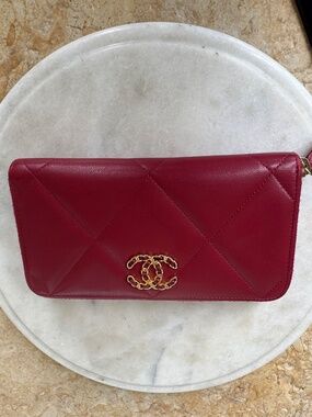 CHANEL 20A Quilted, Long Gusset Zip Wallet - Red  - CHANEL 19 LOGO on front